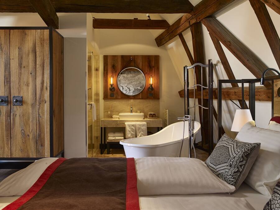 Literie de qualité supérieure, matelas mémoire de forme, minibar