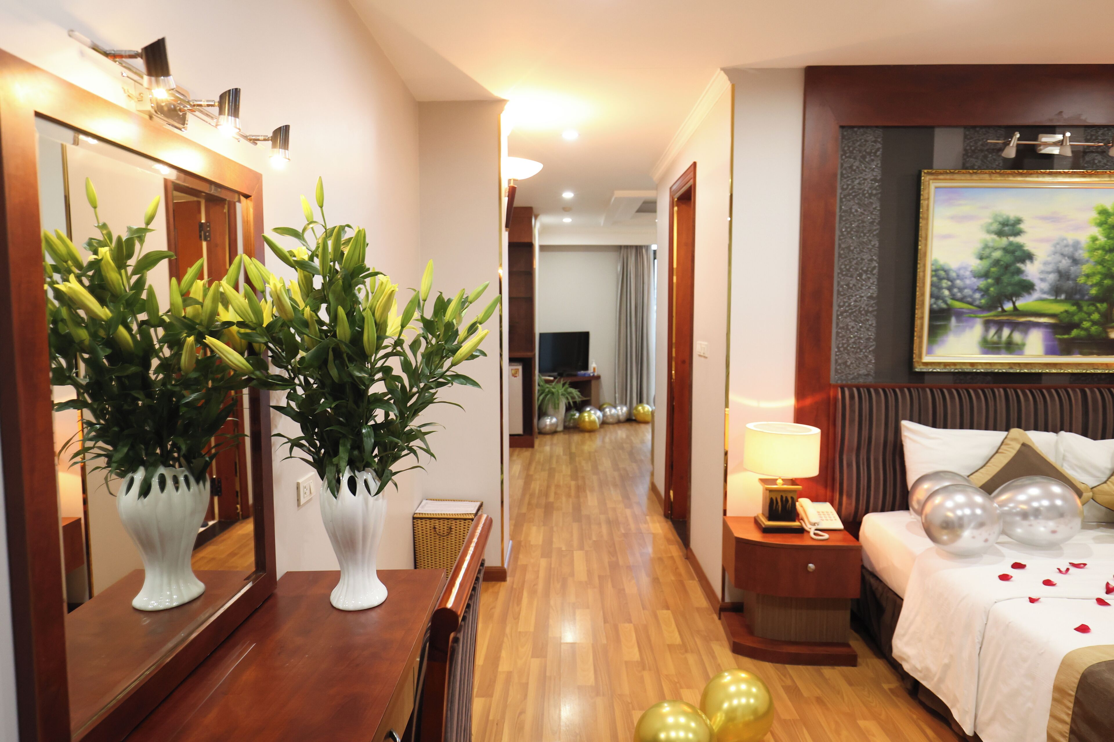 Gallant Suite | Premium bedding, memory foam beds, minibar, in-room safe