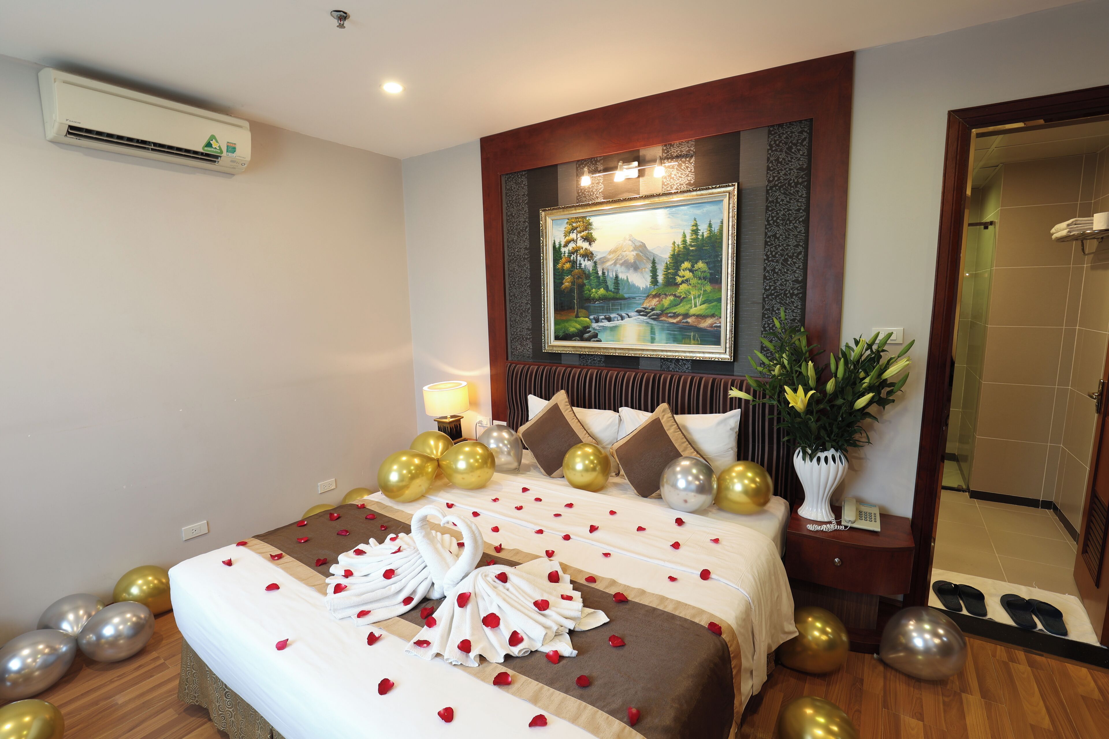 Deluxe Room | Premium bedding, memory foam beds, minibar, in-room safe