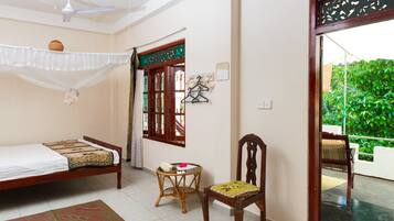 Romantisk suite, 1 kingsize-seng, tekjøkken, hageutsikt | Ekstrasenger (mot et tillegg) og wi-fi (inkludert)