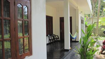 Familieleilighet, 1 soverom, hageutsikt, hageområde | Terrasse/patio