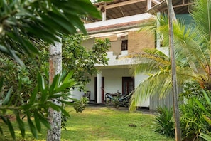 Front of property - Jungleside House (Hikkaduwa)