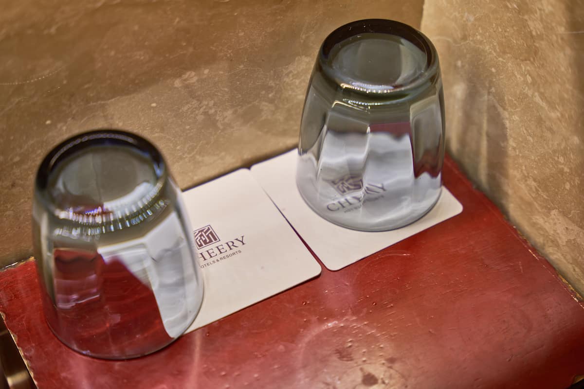 Deluxe-rum | Badrum | Gratis toalettartiklar, hårtork, badrock och handdukar