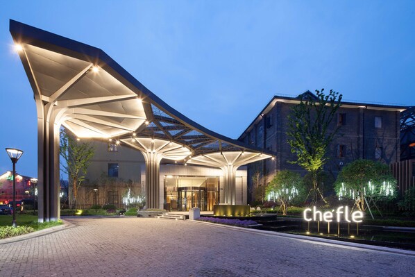 Property entrance - Cheery Dragon Canal Hotel Hangzhou (Hangzhou)