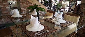 Roxas President's Inn