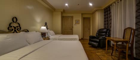 Minibar, escritorio y wifi gratis