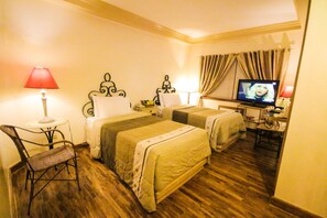 Quarto duplo luxo | Frigobar, escrivaninha, Wi-Fi de cortesia