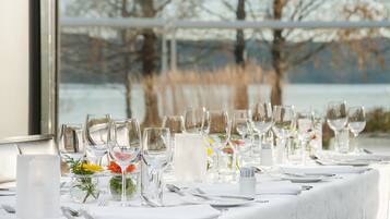 Lunch and dinner served, beach views