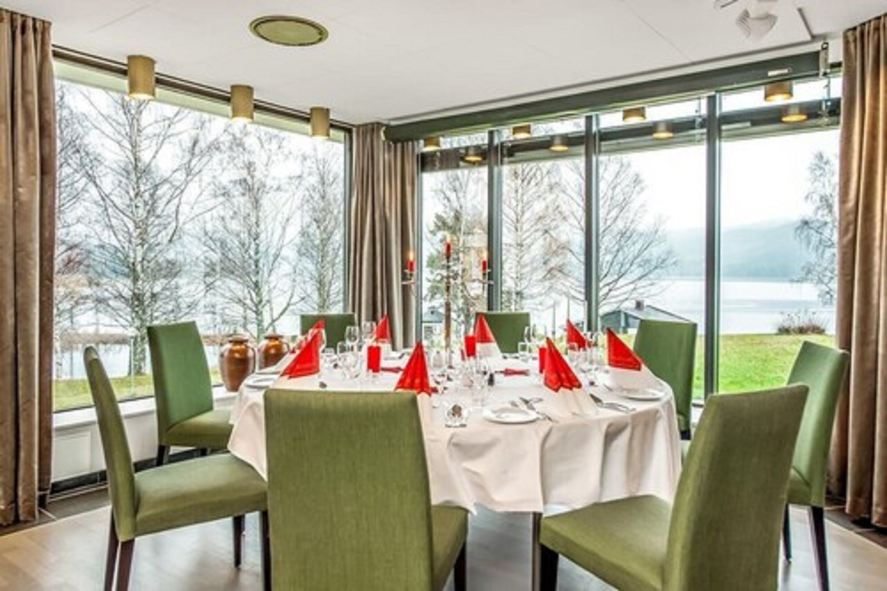 lunch and dinner served, beach views