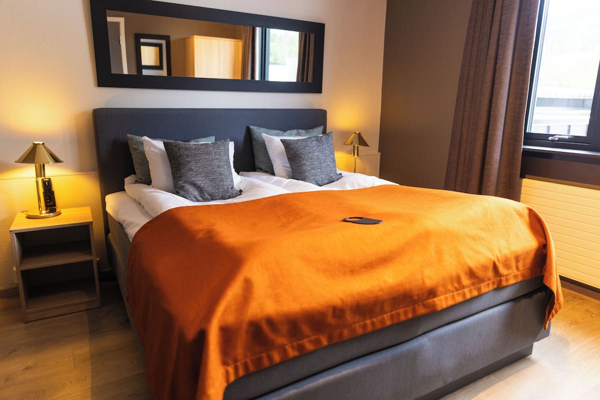 1 bedroom, pillow-top beds, desk, iron/ironing board