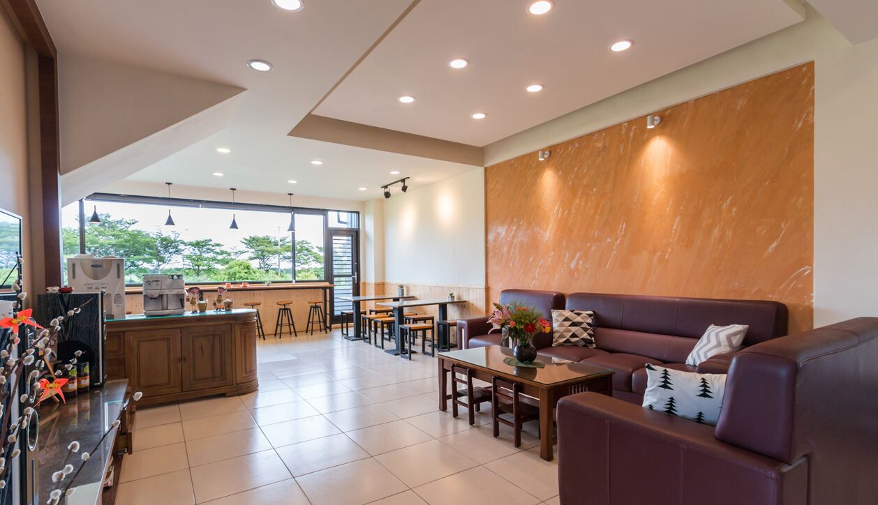 42-英寸液晶电视 （配备有线频道）、电视