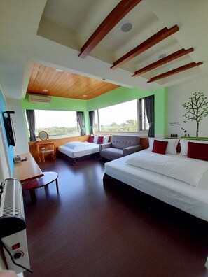 Quadruple Room | Desk, blackout drapes, soundproofing, free WiFi - Waterbirds Family (Toucheng)