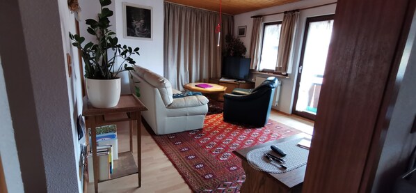 1 habitación, caja de seguridad en la habitación y escritorio 