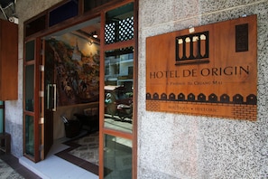 Property entrance - Hotel de Origin (Chiang Mai)