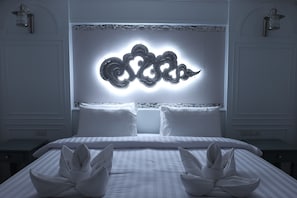 Gula-Kow Double Room | Free minibar items, in-room safe, individually decorated, desk
