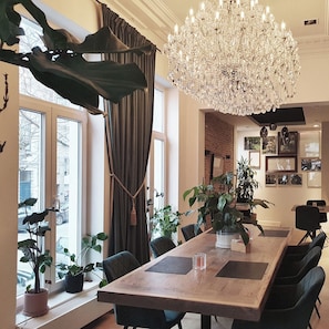 Daily continental breakfast (EUR 25 per person)