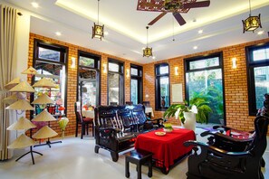 Flat-screen TV - Rural Scene Villa (Da Nang)