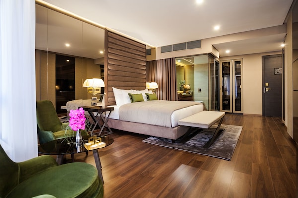 1 bedroom, premium bedding, minibar, in-room safe