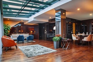 Executive Suite | Living area