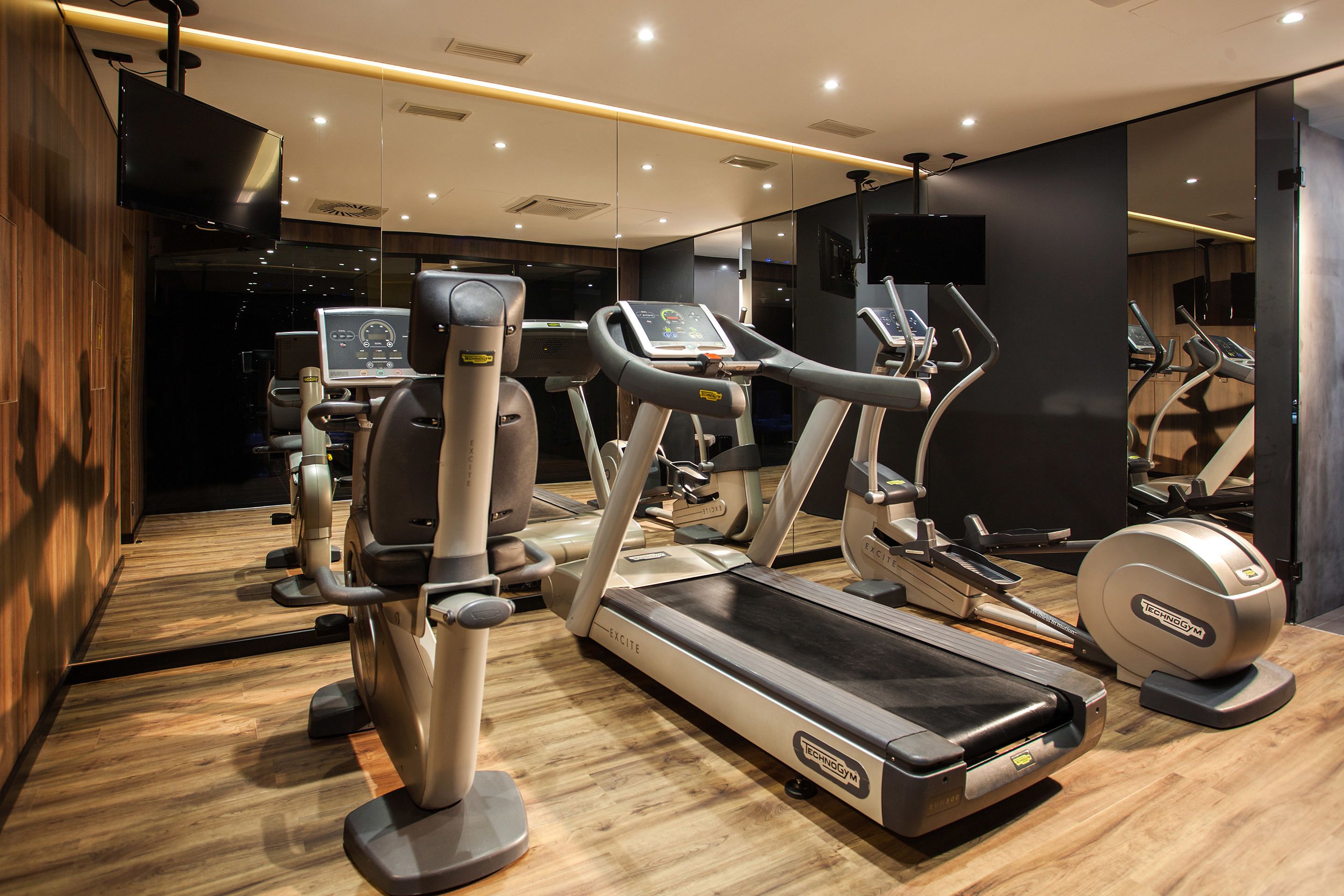 classic king room, breakfast & bike ride | gym