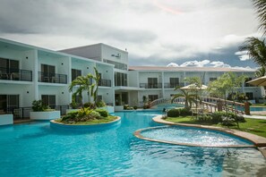 Kolam renang outdoor