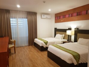 Rom – superior | Safe på rommet, skrivebord, blendingsgardiner og sengetøy