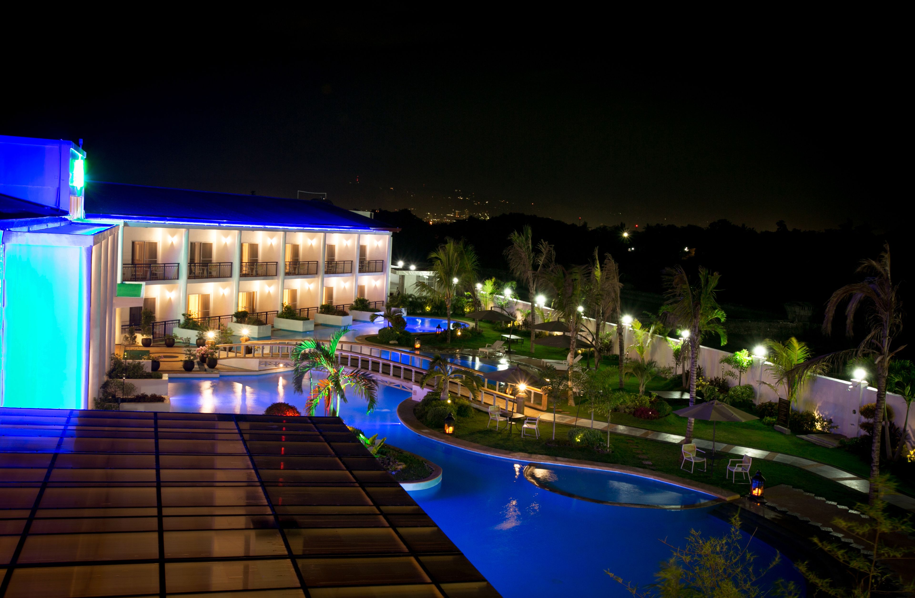 住宿正面 (夜晚)