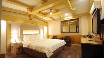 Standard Room | Down duvets, Select Comfort beds, desk, free WiFi