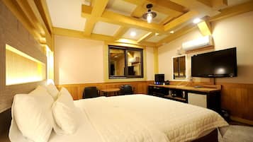 Standard Room | Down comforters, Select Comfort beds, desk, free WiFi