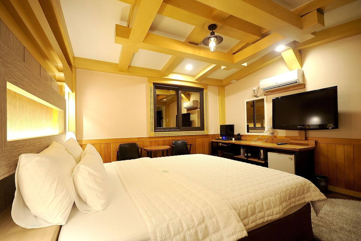Edredón, camas Select Comfort, escritorio y wifi gratis