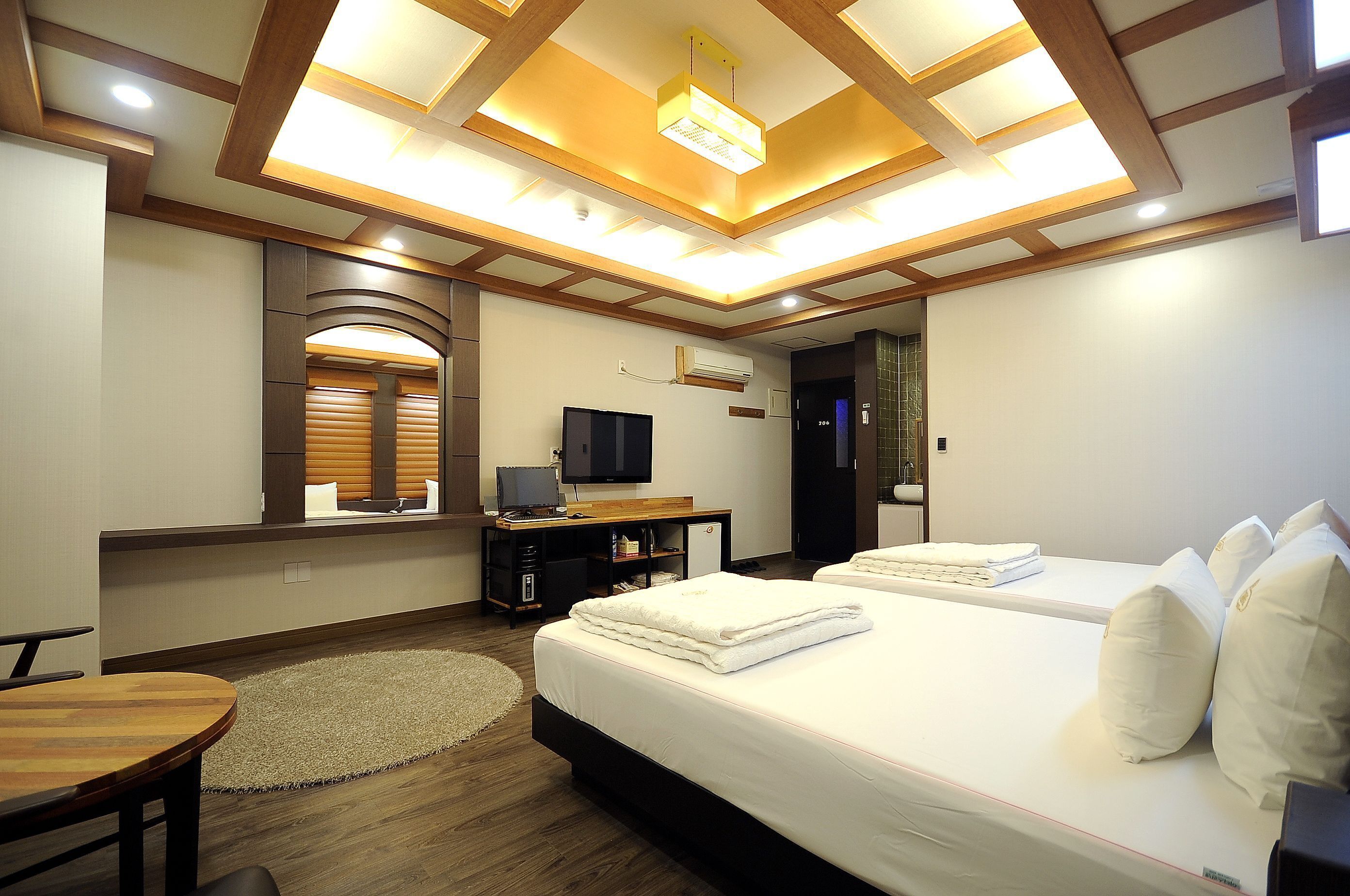 Edredón, camas Select Comfort, escritorio y wifi gratis 