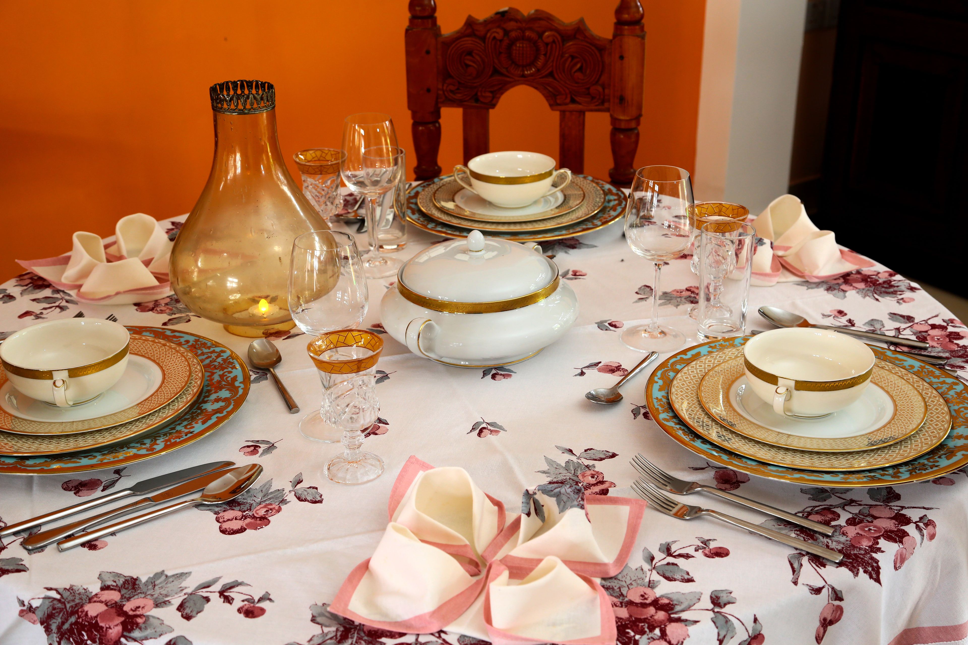 Dagelijks continentaal ontbijt (USD 4.00 per persoon)