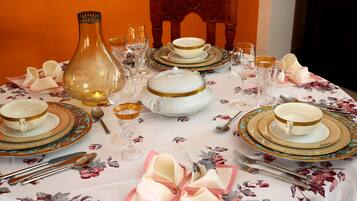 Daily continental breakfast (USD 4.00 per person)