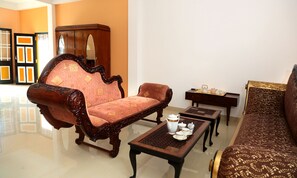 Interior entrance - Villa Ceylon (Kimbulapitiya- Katunayake)