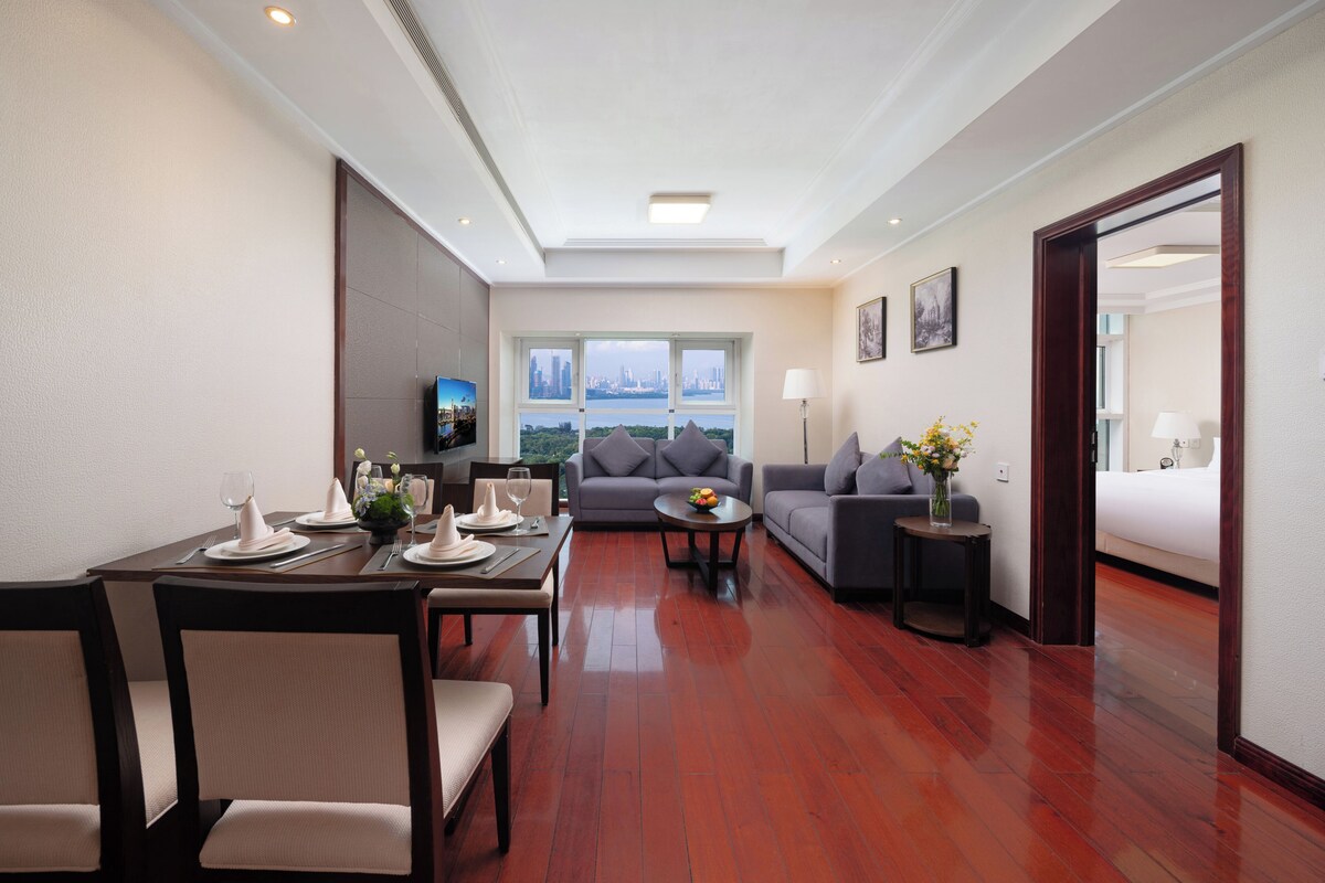 Superior Suite, 1 King Bed | Premium bedding, down comforters, pillowtop beds, minibar