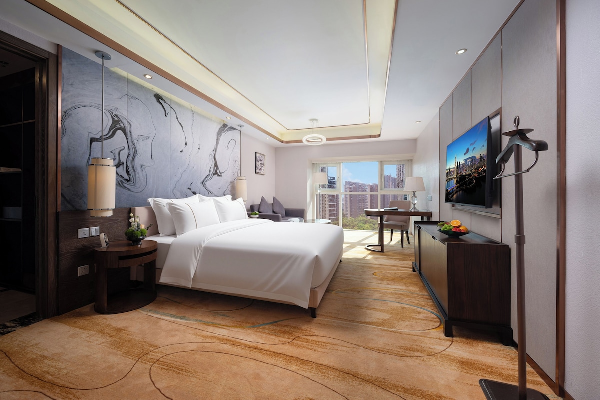 Deluxe Double Room, 1 Queen Bed | Premium bedding, down comforters, pillowtop beds, minibar