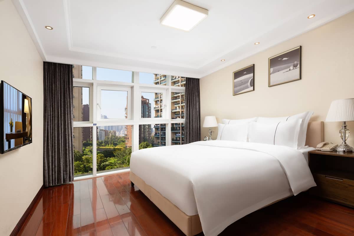 Superior Suite, 1 King Bed | Premium bedding, down comforters, pillowtop beds, minibar