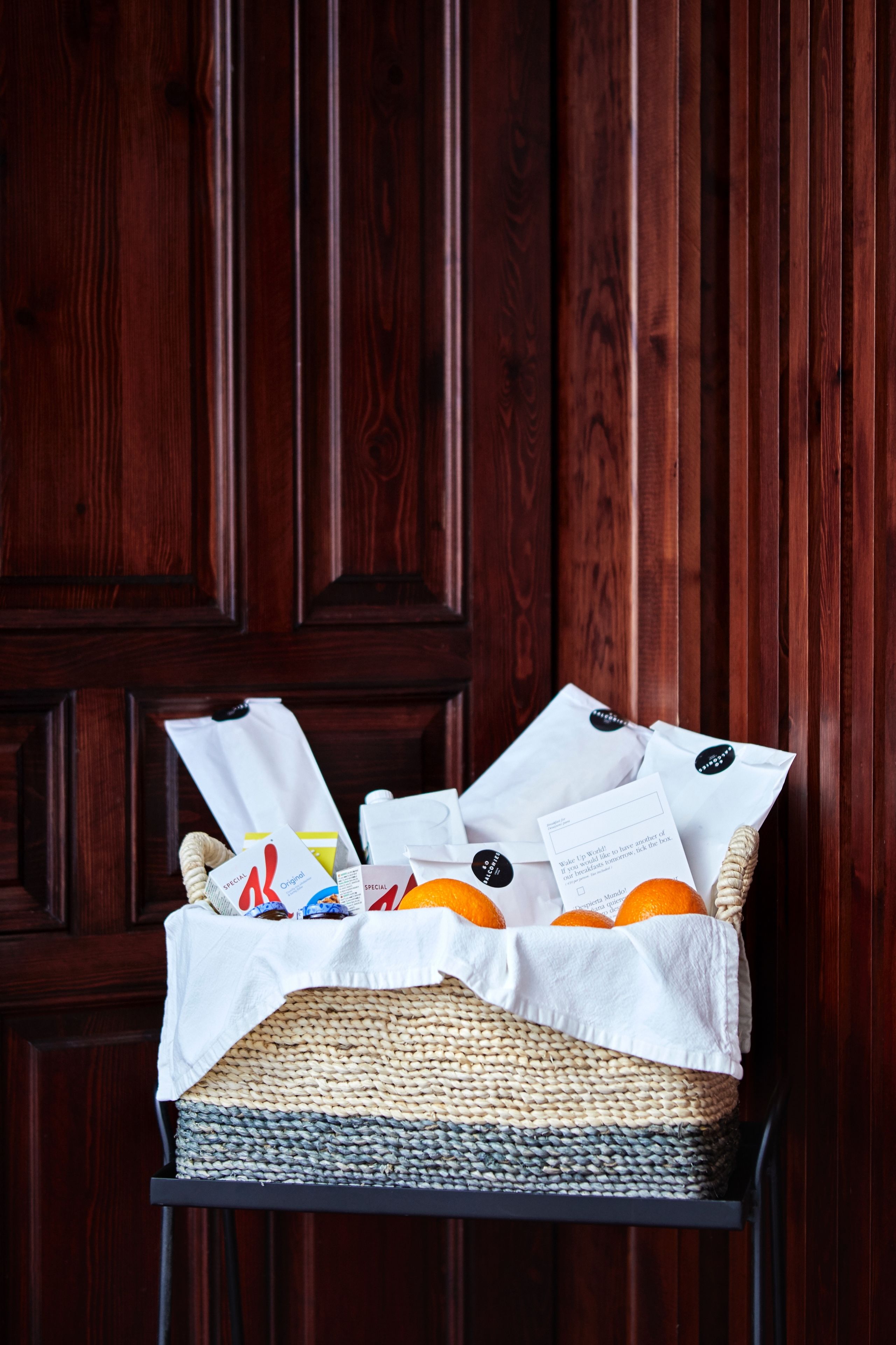 Daily continental breakfast (EUR 10.00 per person)