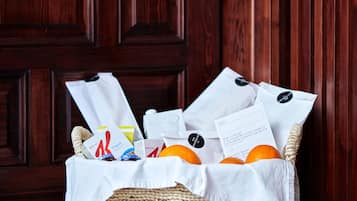 Daily continental breakfast (EUR 10.00 per person)