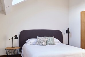 1 多间卧室、高档床上用品、羽绒被、加厚床垫