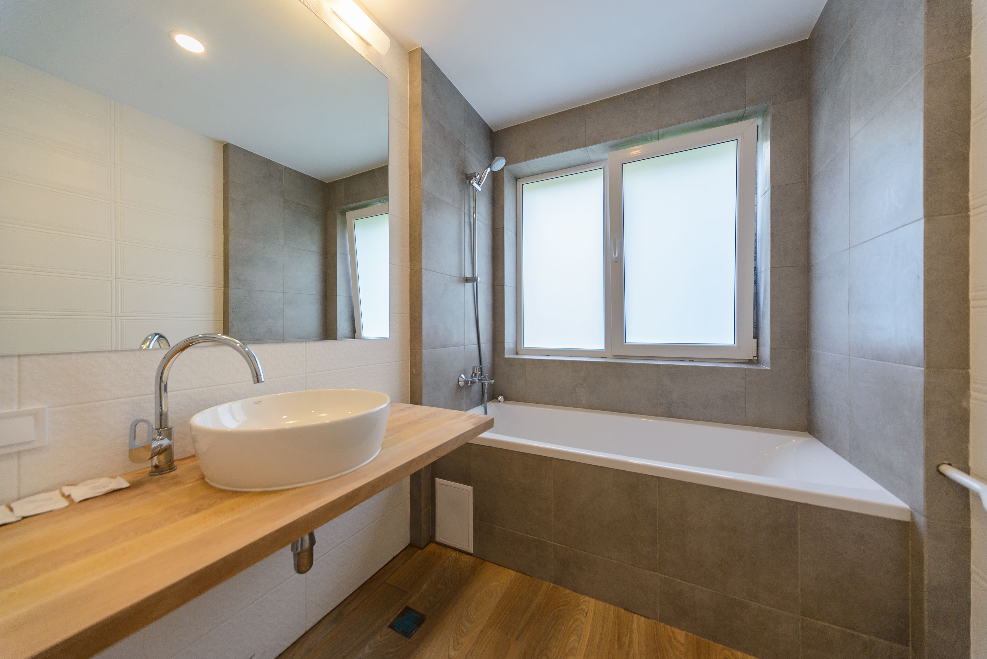 Executive Apartment, 1 Bedroom, Courtyard Area | Bathroom | Free toiletries, hair dryer, slippers, towels