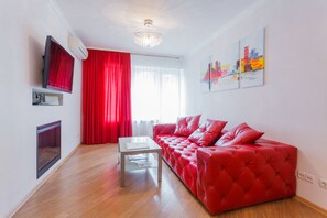 Superior Apartment, 1 Bedroom | Living area | Flat-screen TV - Partner Guest House (Kyiv)