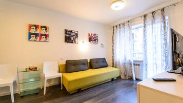 Comfort Apartment, 1 Bedroom, Balcony | Living room | Flat-screen TV