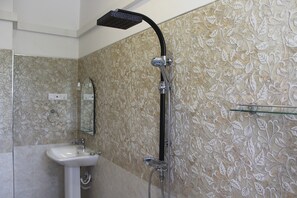 Luxury Double Room, Jetted Tub | Bathroom shower