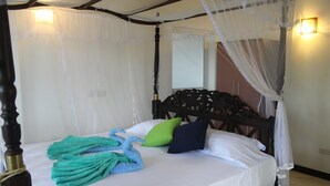 Luxury Double Room, Jetted Tub | Desk, soundproofing, iron/ironing board (on request), cribs (surcharge) - New Lion Palace (Weligama)
