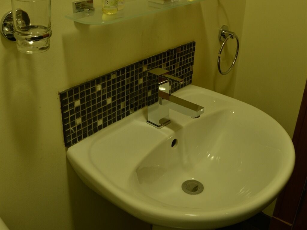 double room, ensuite (strictly no pets) | bathroom