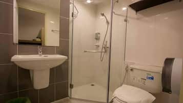 Standard Room | Bathroom | Shower, free toiletries, towels