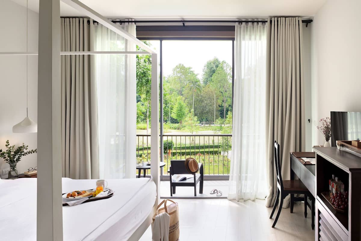 Superior Garden Room | ตู้นิรภัยในห้องพัก, โต๊ะทำงาน, ผ้าม่านกันแสง, ห้องเก็บเสียง
