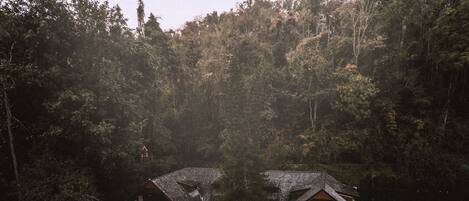 2 restaurants, breakfast, lunch, dinner served; international cuisine