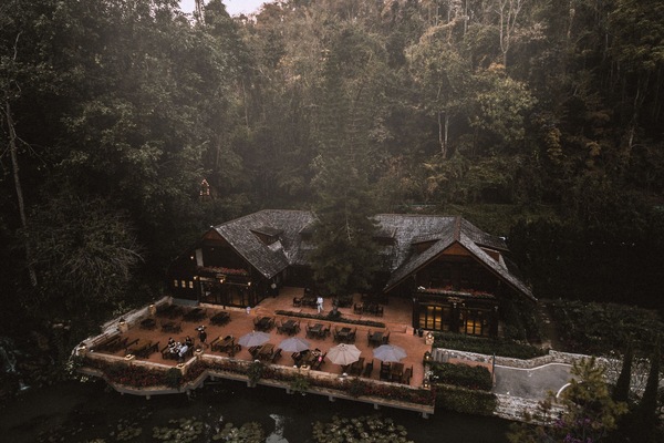 2 restaurants; breakfast, lunch, and dinner served